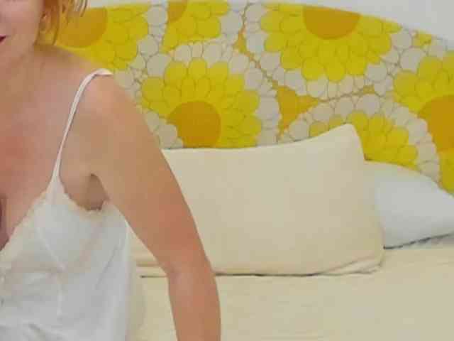 BritishPenelope webcam