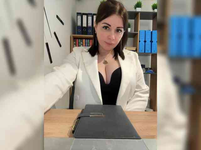 Model: _BRENDA_KISKA_