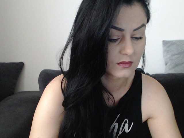 Prettywomen live cam on BongaCams