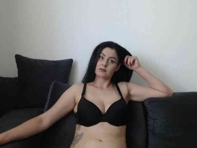 Prettywomen webcam