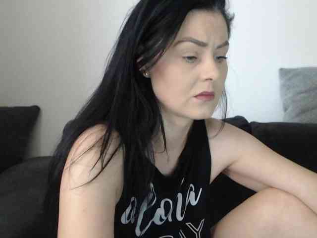 Prettywomen webcam
