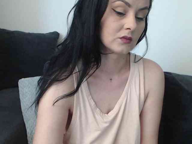 Prettywomen webcam