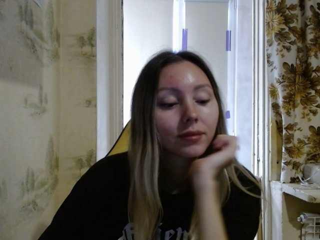 AliceSmiles, live now on BongaCams