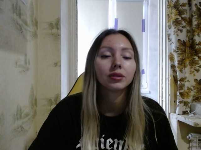 AliceSmiles, live now on BongaCams