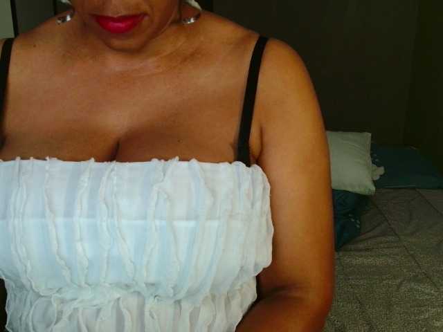 Sweetlilya live cam on BongaCams