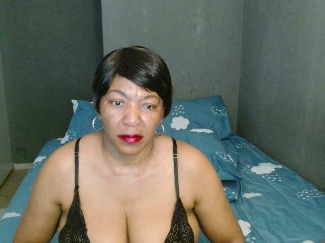 Sweetlilya live cam on BongaCams