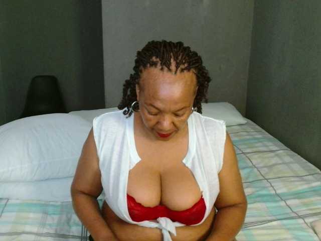 Sweetlilya live cam on BongaCams