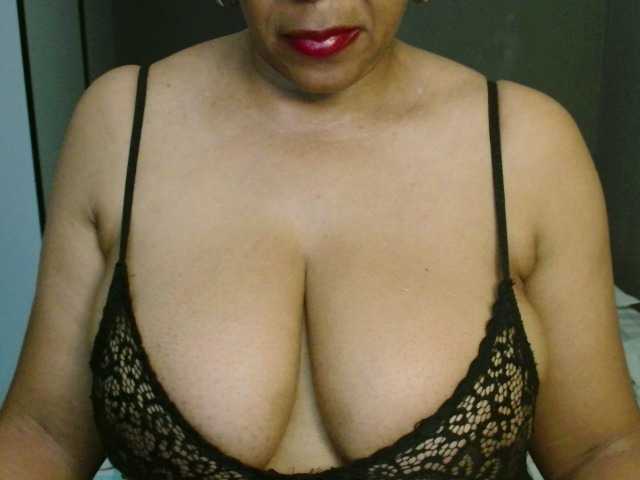 Sweetlilya live cam on BongaCams
