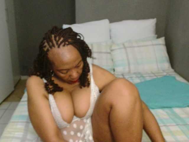 Sweetlilya live cam on BongaCams