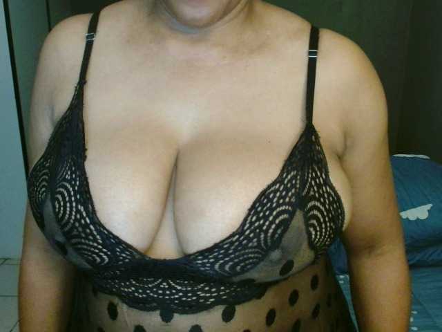le modèle sweetlilya est en webcam porno dans un show sur le site bongacams, il possède les tags suivants: Ebony,Brunette,Trimmed