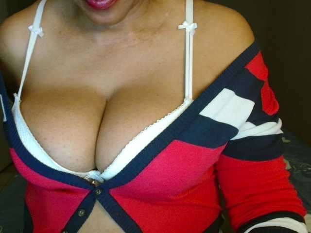 Sweetlilya live cam on BongaCams