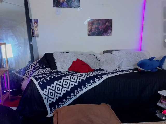 charlotteevanz live cam on BongaCams