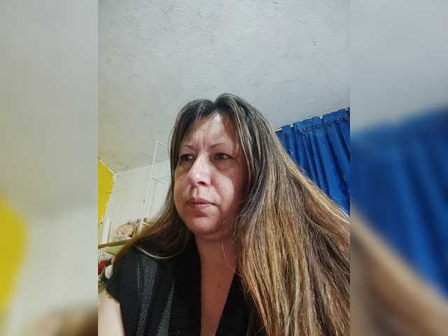 evatoms live cam on BongaCams