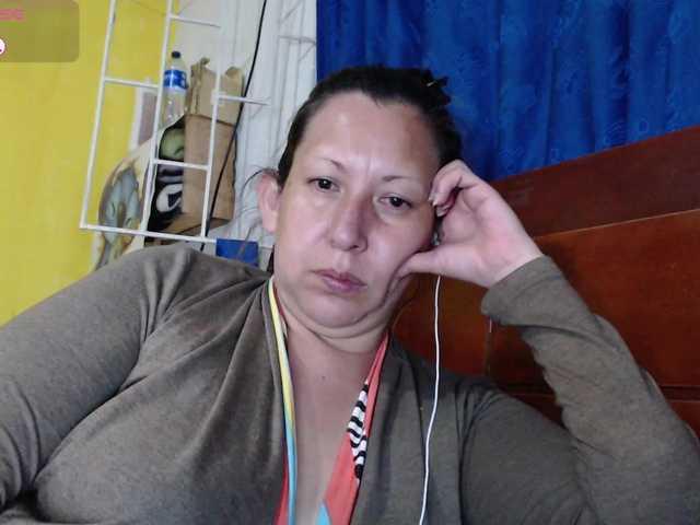 evatoms live cam on BongaCams