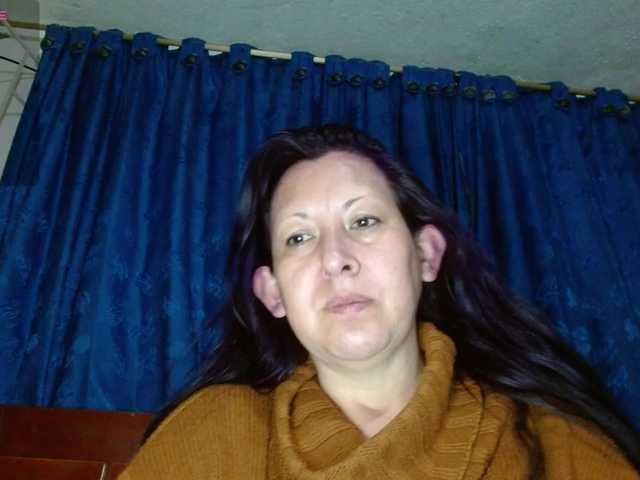 evatoms live cam on BongaCams