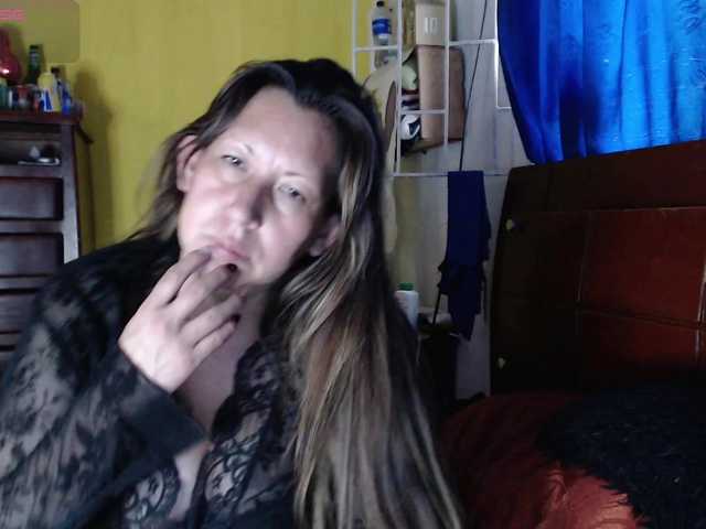 evatoms live cam on BongaCams