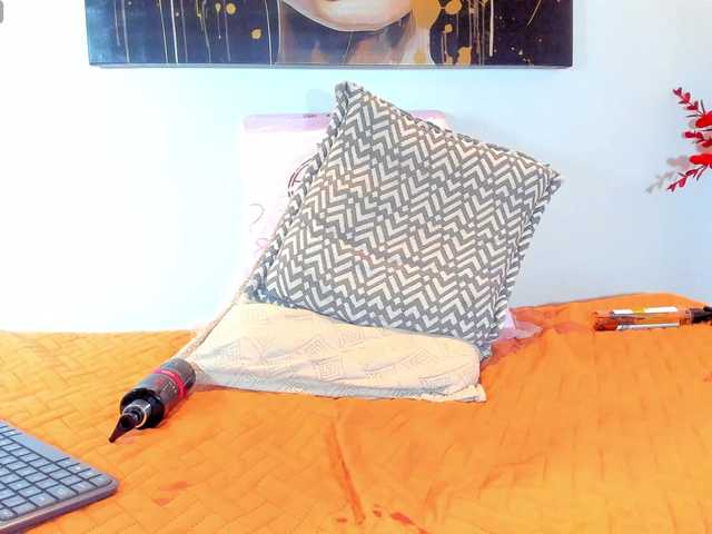 Karlaliones live cam on