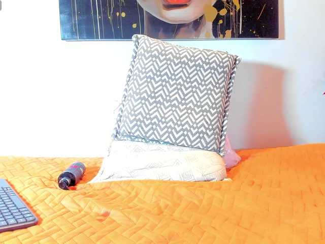 Karlaliones live cam on 