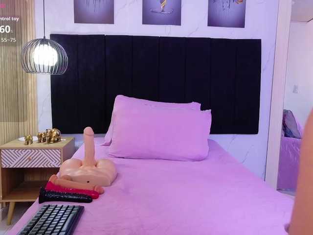 cutepetitee live cam on BongaCams