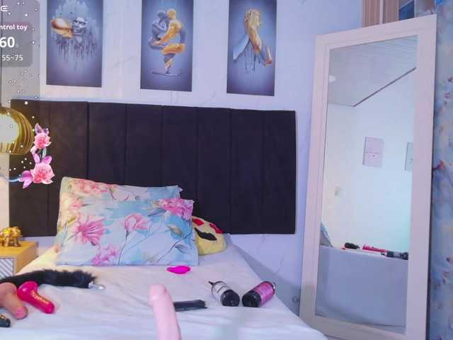cutepetitee live cam on BongaCams