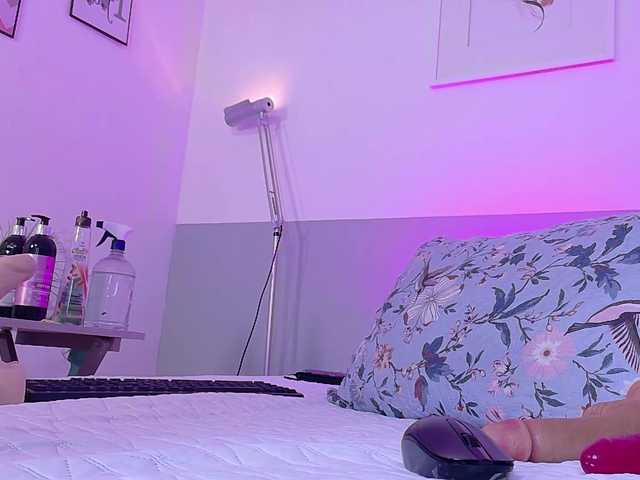 cutepetitee live cam on BongaCams