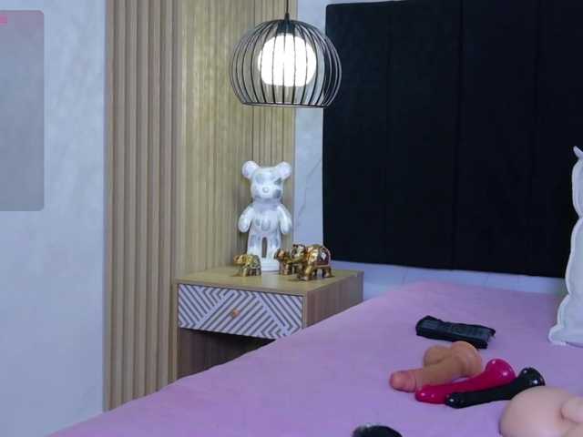 cutepetitee live webcam show