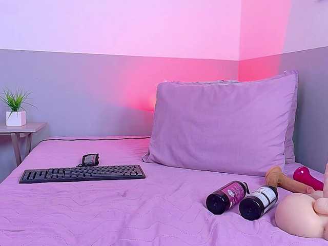 cutepetitee live cam on BongaCams