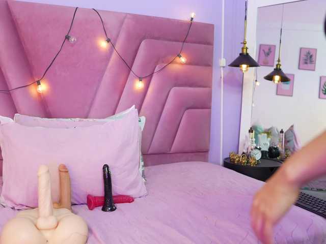 cutepetitee live cam on BongaCams