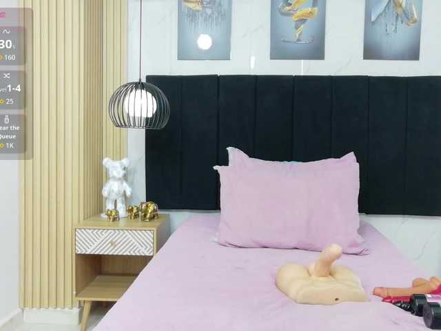 cutepetitee live cam on BongaCams