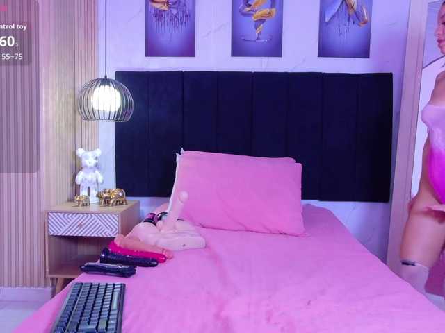 cutepetitee live cam on BongaCams