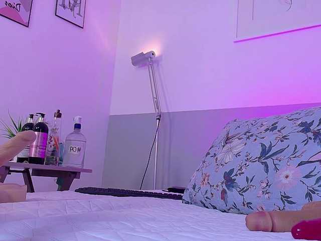 cutepetitee live cam on BongaCams