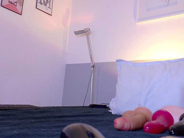 cutepetitee live cam on BongaCams