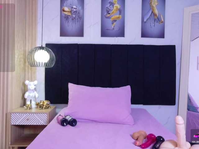 cutepetitee live webcam show