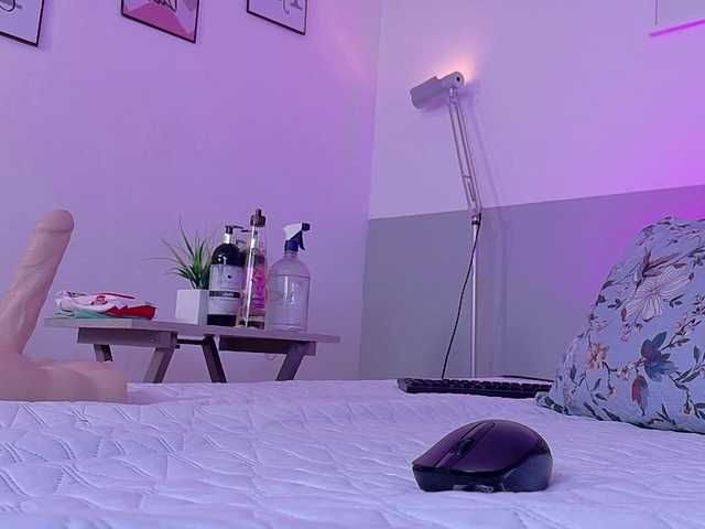 cutepetitee live cam on BongaCams