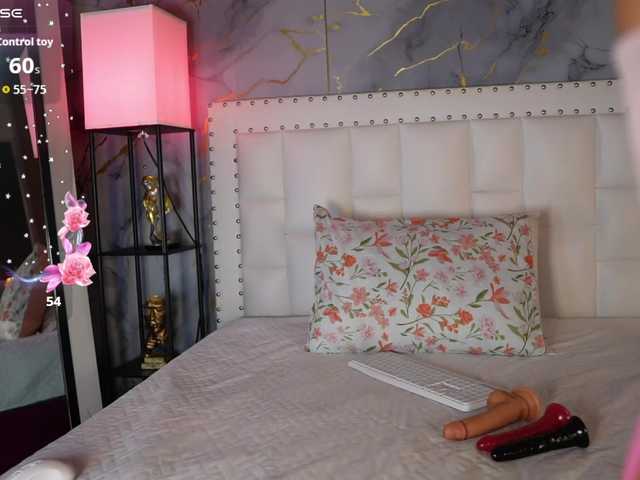 cutepetitee live cam on BongaCams