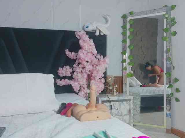 cutepetitee Live Webcam on BongaCams