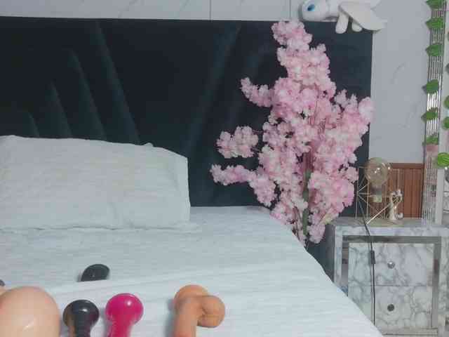 cutepetitee Live Webcam on BongaCams