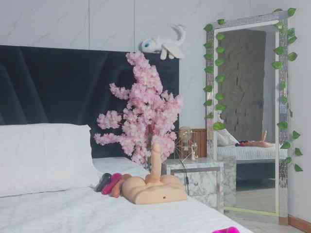 cutepetitee Live Webcam on BongaCams