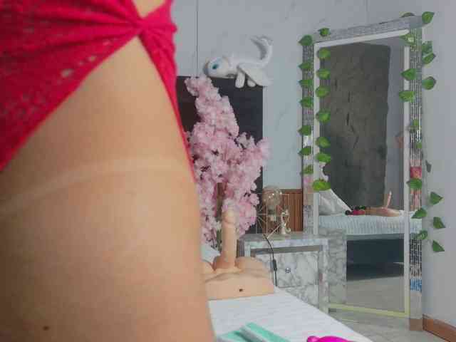 cutepetitee Live Webcam on BongaCams