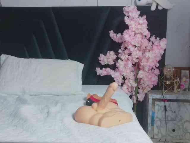 cutepetitee Live Webcam on BongaCams