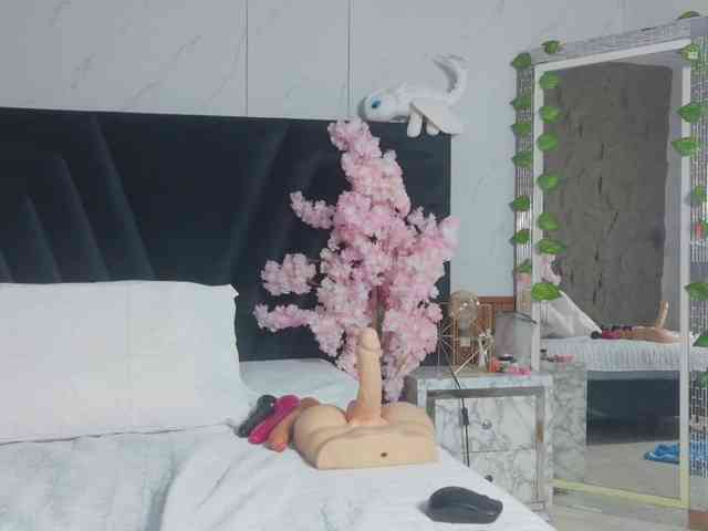 cutepetitee Live Webcam on BongaCams