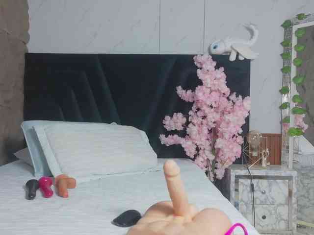 cutepetitee Live Webcam on BongaCams