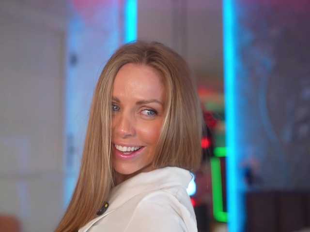 EvaFashionista live cam on BongaCams