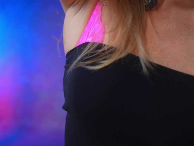 EvaFashionista live cam on BongaCams