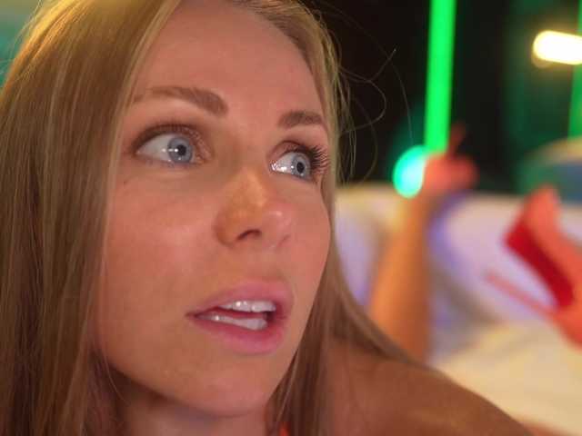 EvaFashionista live cam on BongaCams