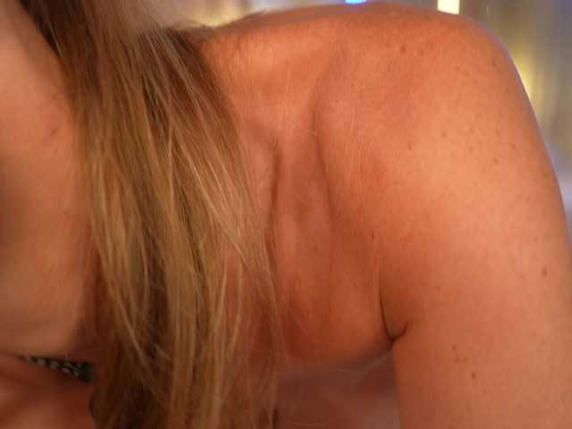 EvaFashionista live cam on BongaCams