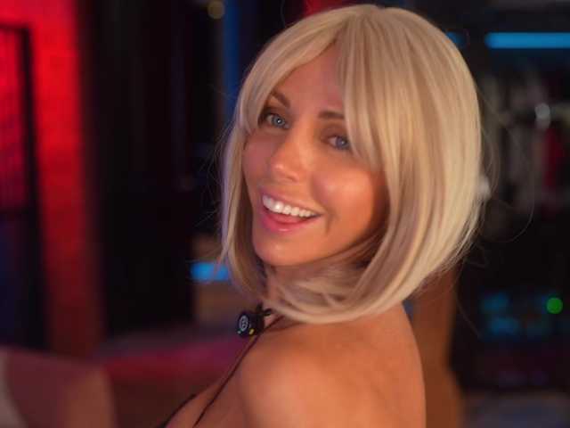 EvaFashionista live cam on BongaCams
