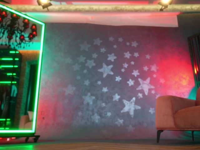 Chat with EvaFashionista live cam