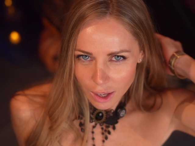 EvaFashionista live cam on BongaCams