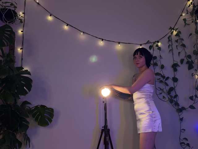 le modèle SOVA_tut est en webcam porno dans un show sur le site bongacams, il possède les tags suivants: White/Caucasian,Blonde,Shaved